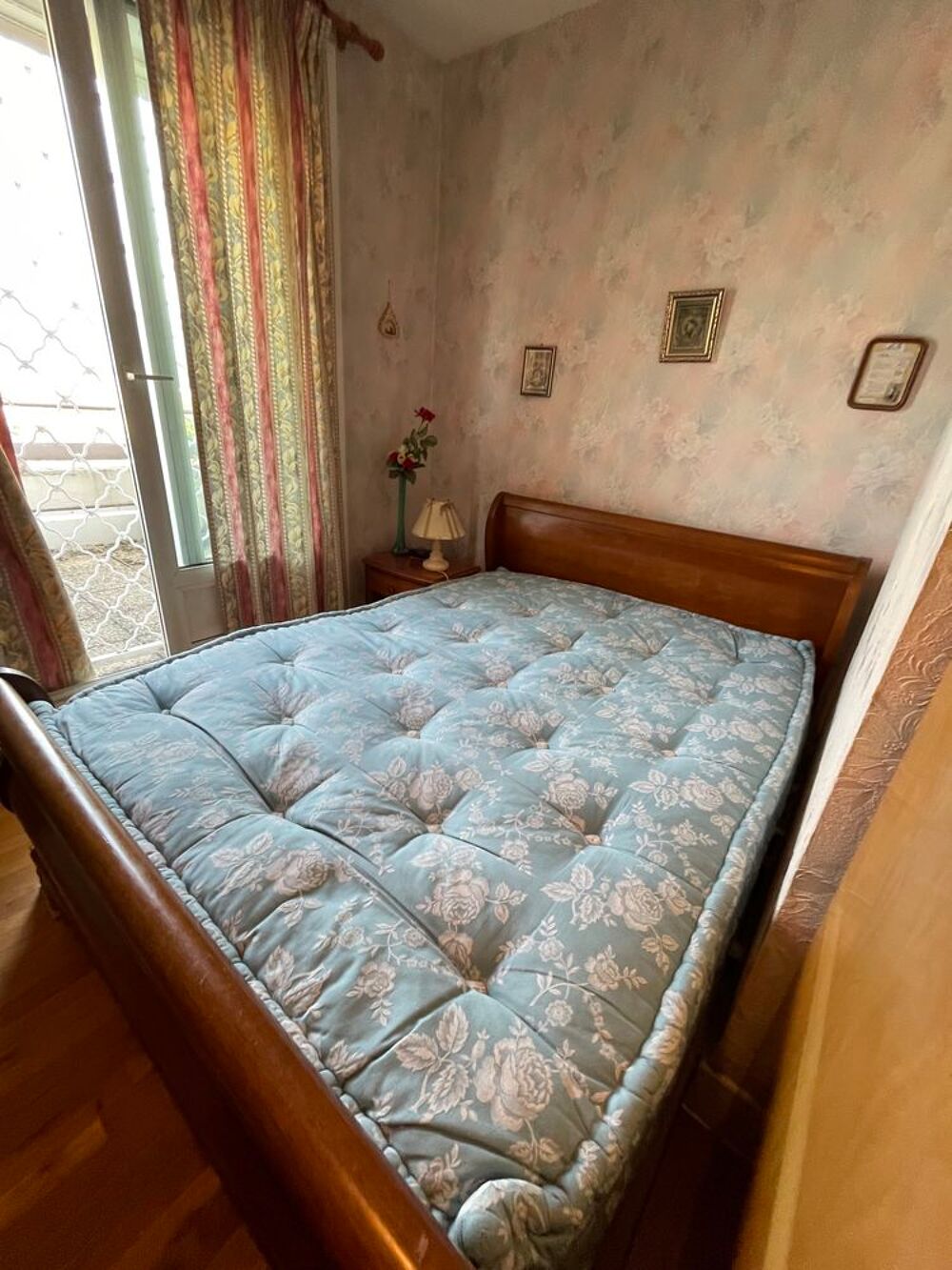 n
chambre a coucher de style et de qualit&eacute; en tr&egrave;s bon &eacute;tat, Meubles