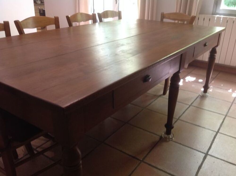 GRANDE TABLE EN NOYER Meubles