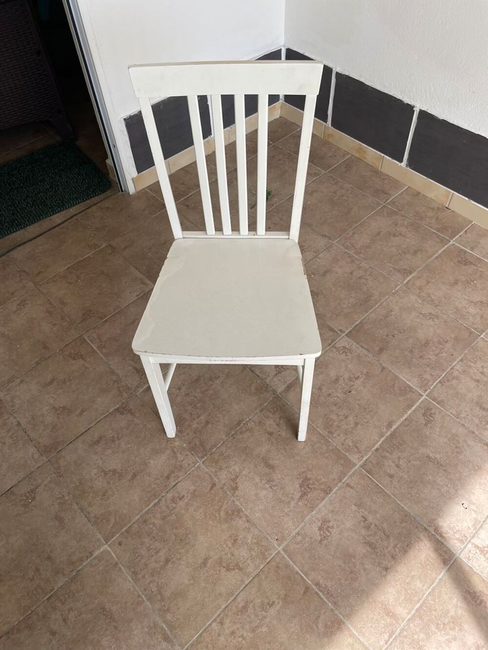 tables et chaises, donne diff&eacute;rentes affaires Meubles