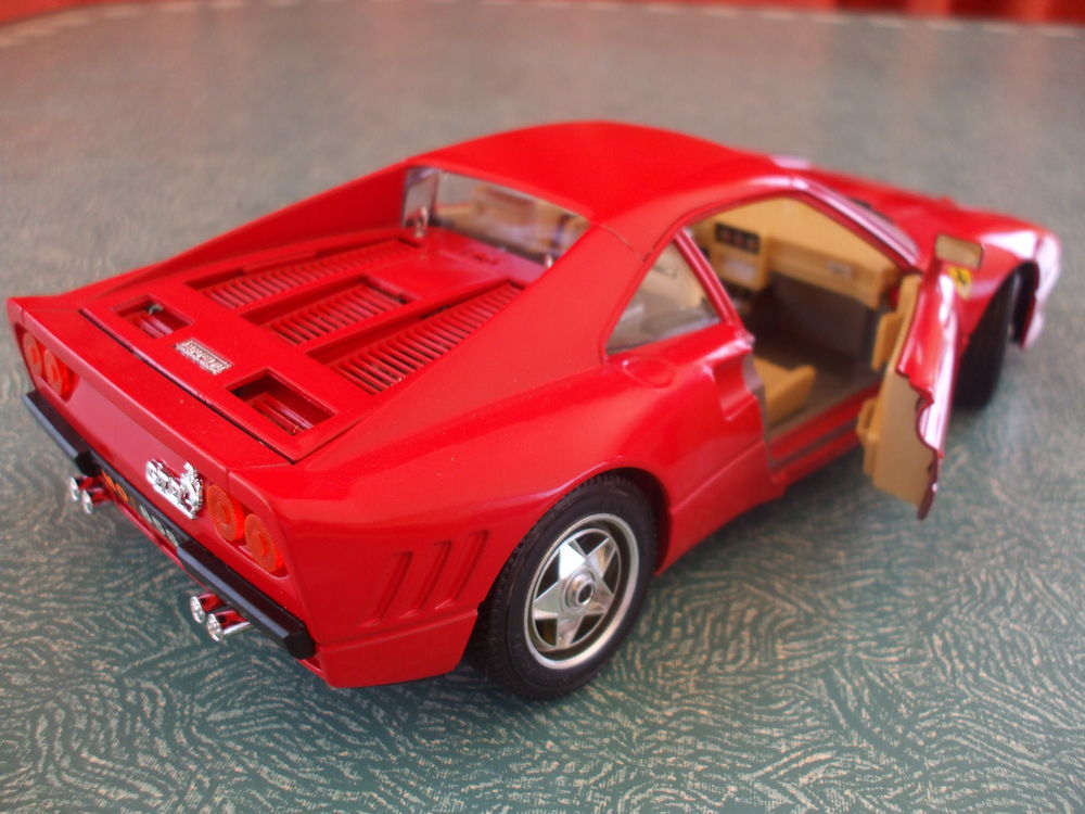 REF: 3027 FERRARI GTO ROUGE 1984 Jeux / jouets