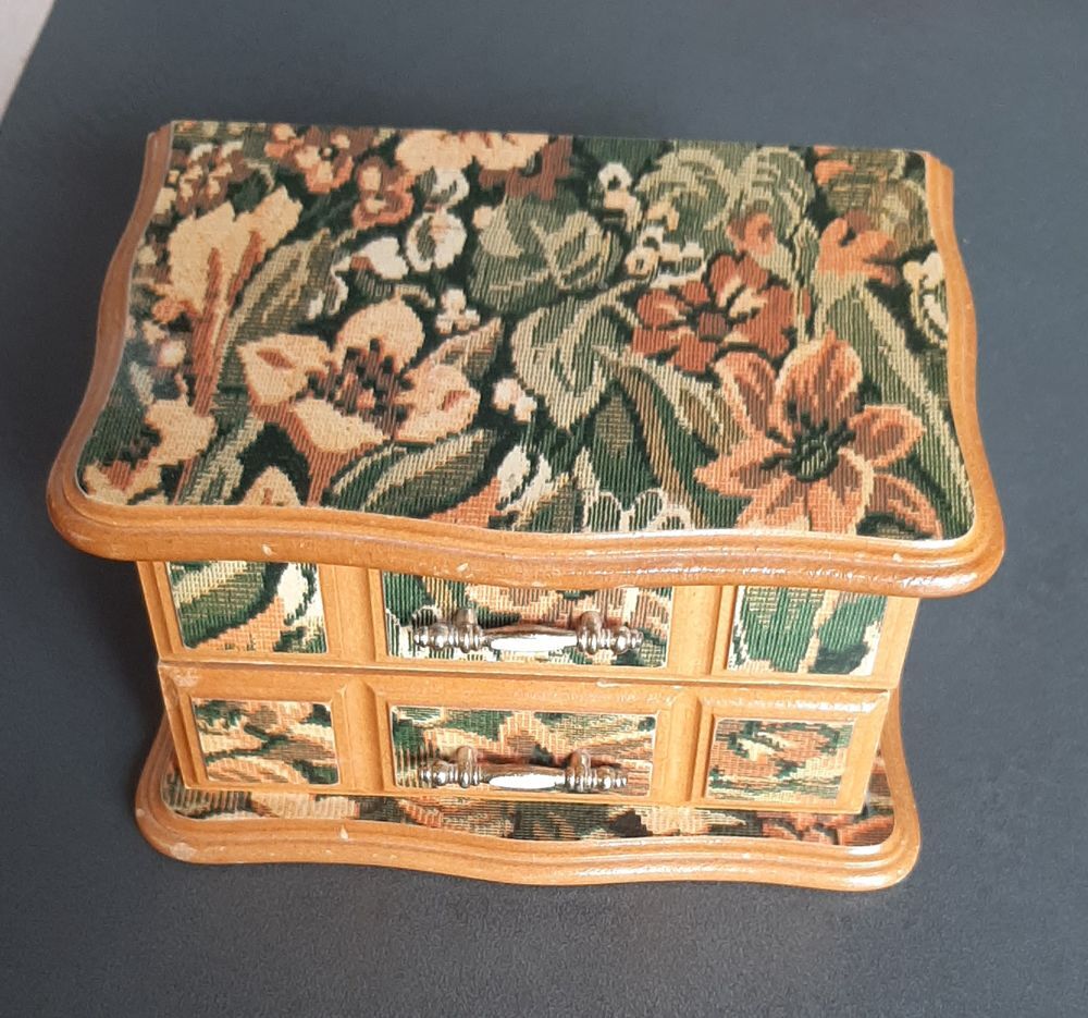 Bo&icirc;te &agrave; bijoux florale en bois avec miroir 