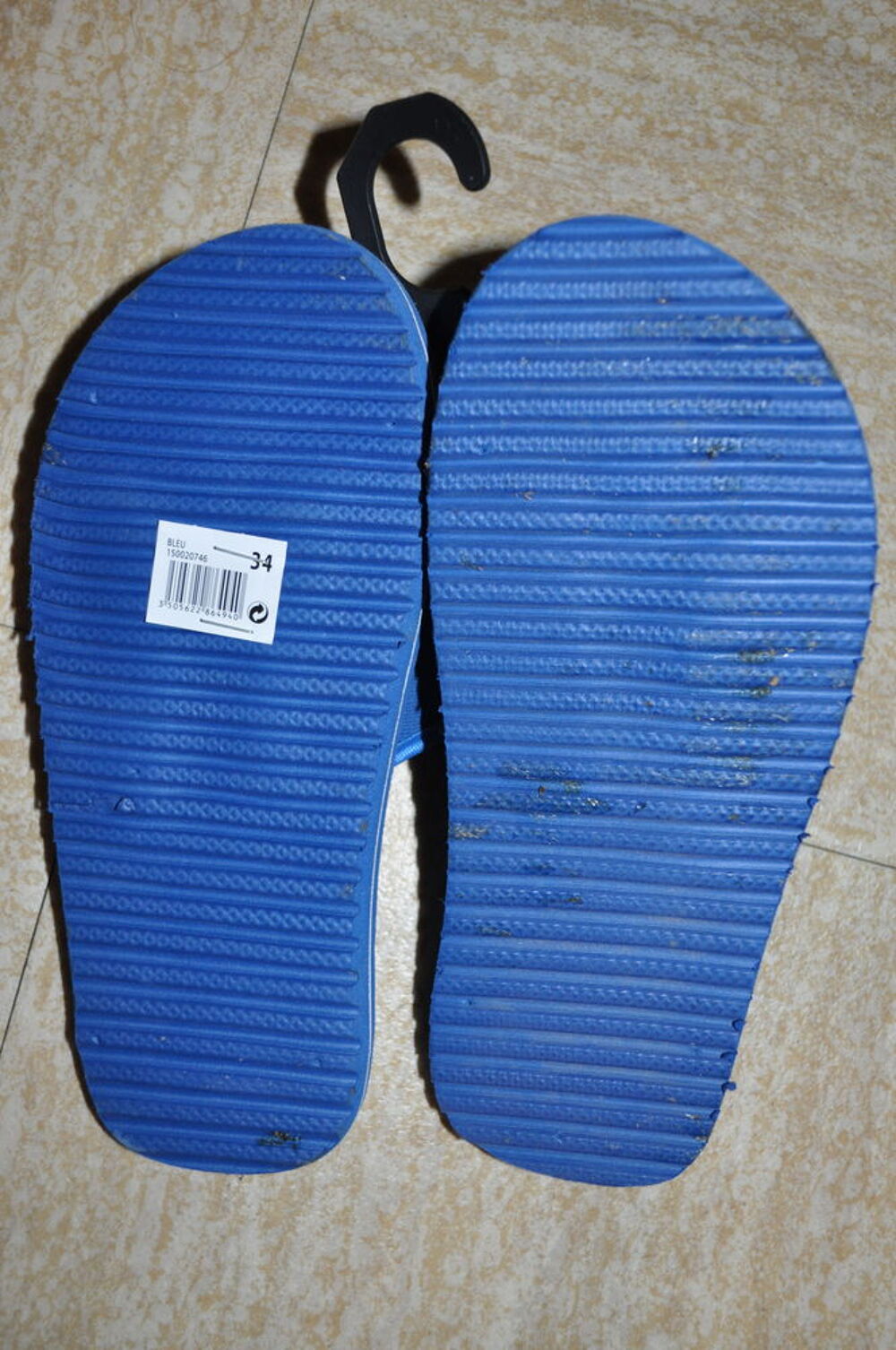Sandales neuves pour piscine ou plage T34 Chaussures enfants