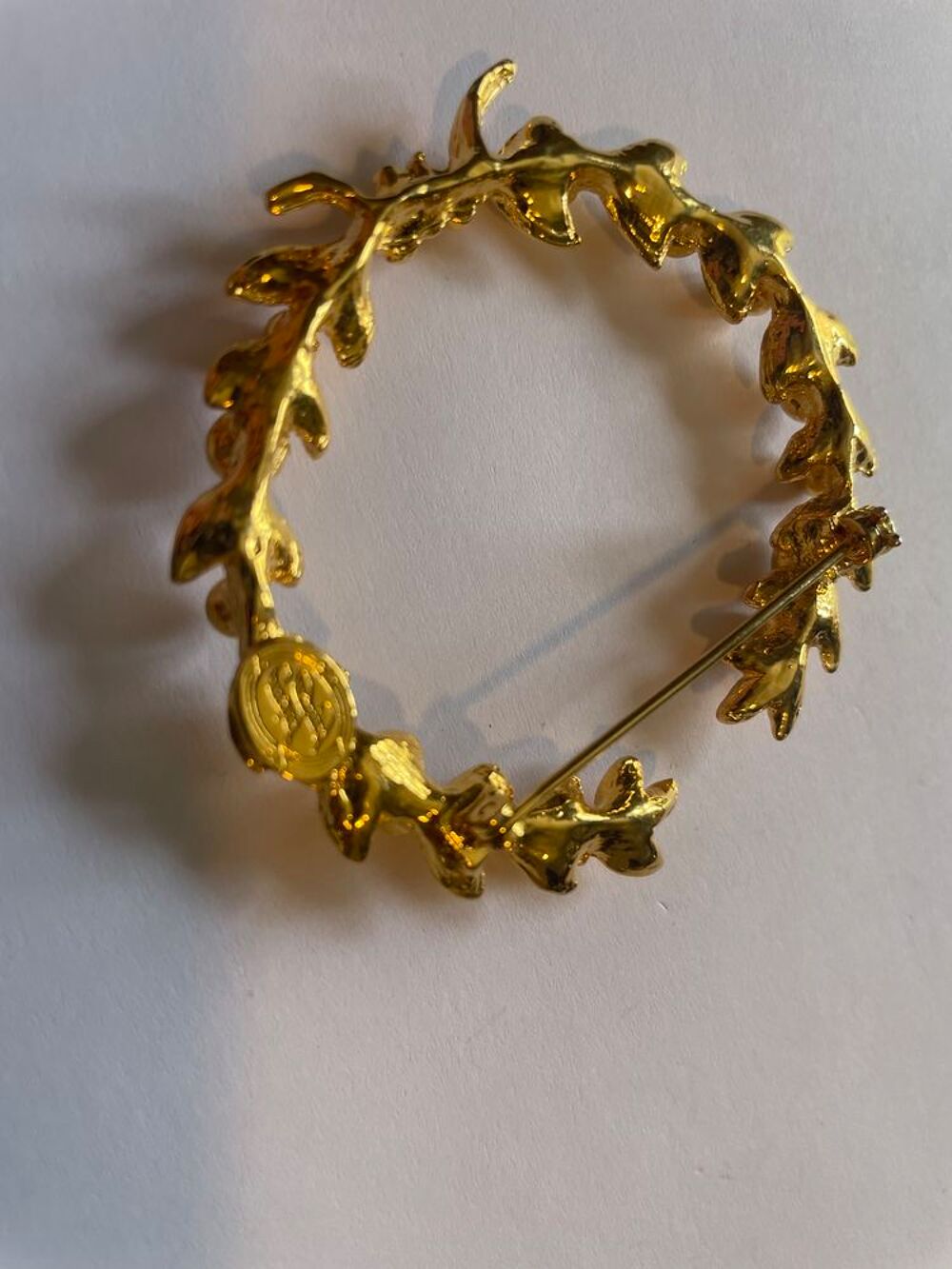Broche lauriers dor&eacute;e strass crystal Ines de la Fressange Bijoux et montres