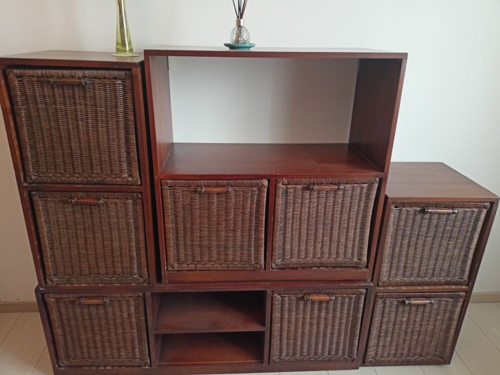 Meuble de rangement paniers tiroirs. Meubles
