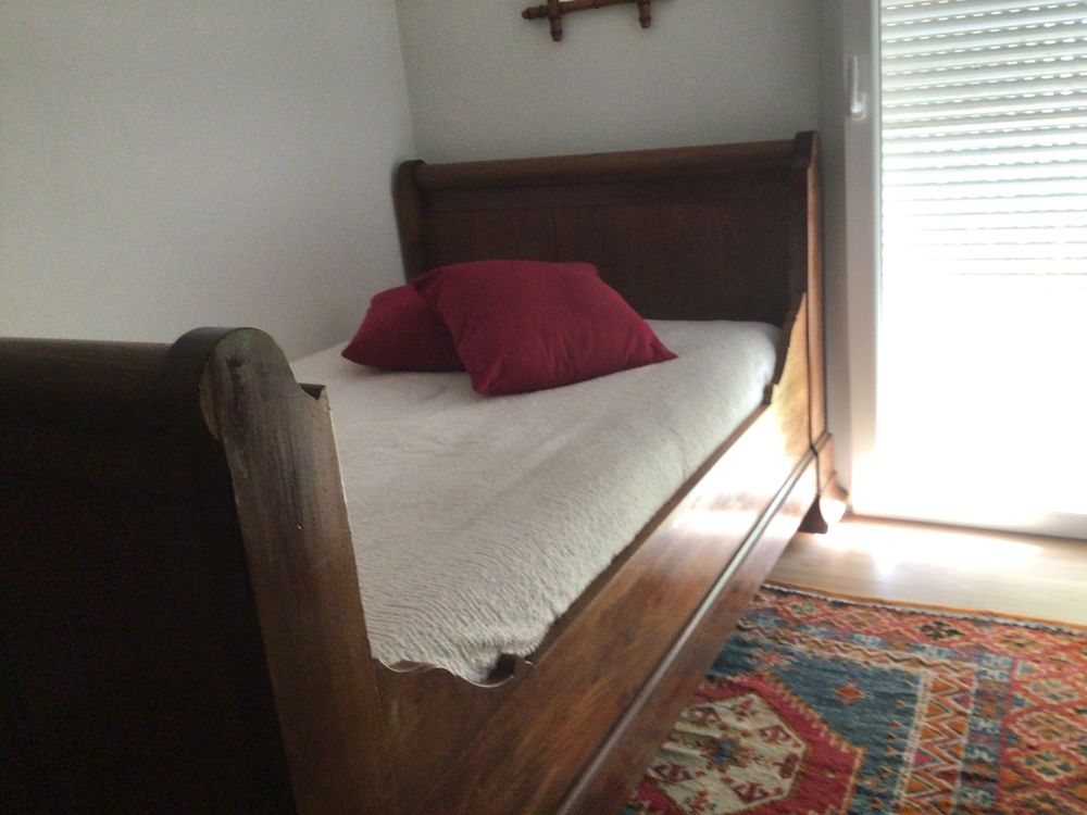 Lit rouleau bon &eacute;tat avec literie sommier matelas Meubles