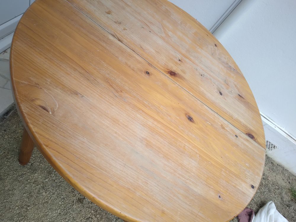 Table ronde en pin et ses 3 chaises Meubles