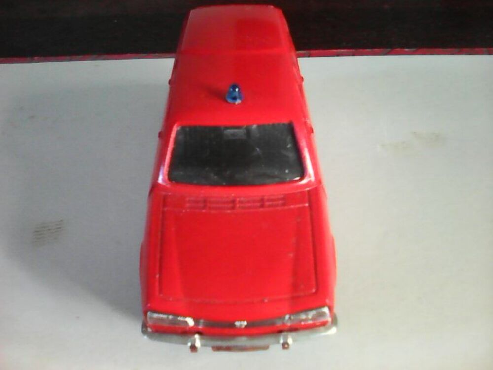 Voiture 504 Break Peugeot Sapeur Pompiers Secours 1/43 