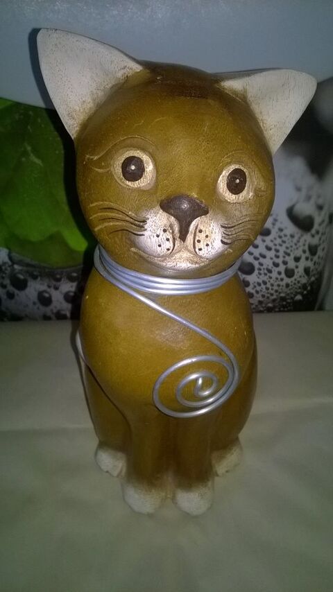 Statue chats sculpt�
Excellent etat
En Bois
30 cm de haut 25 Talange (57)