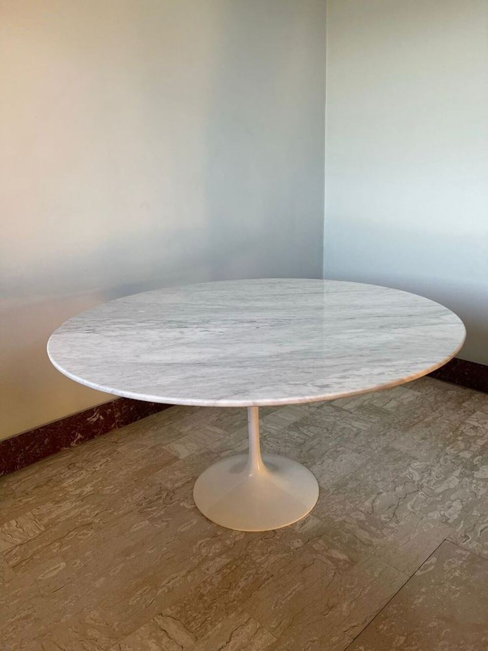 Mobilier de Salle &agrave; Manger Table Tulipe Eero Saarinen Meubles