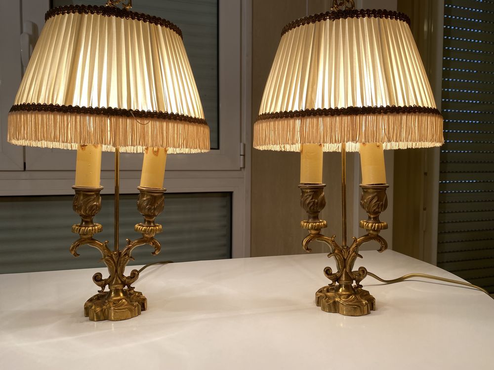 Lustres appliques et deux abats jours en bronze Décoration