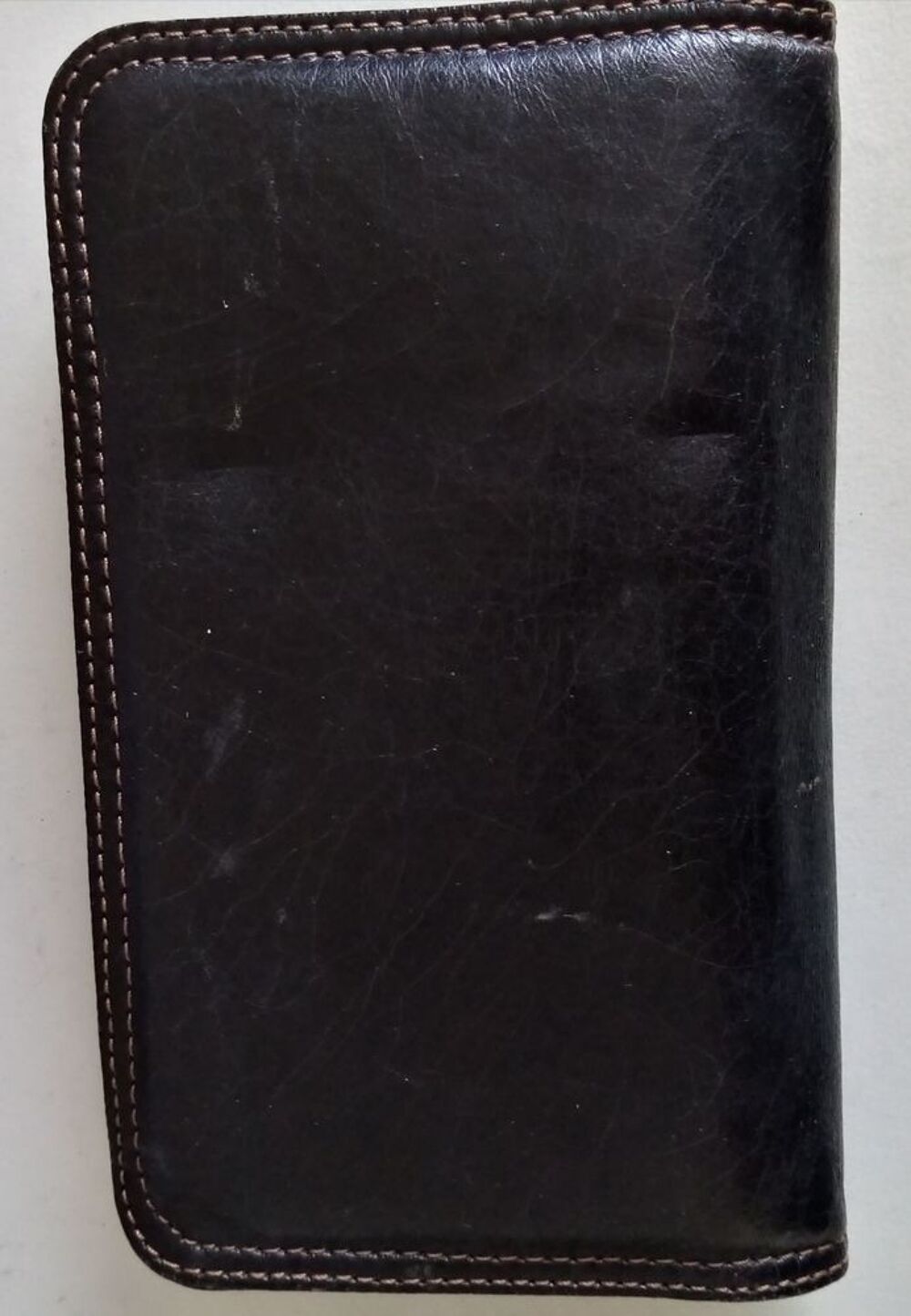 Porte feuilles en cuir, excellent &eacute;tat. Maroquinerie