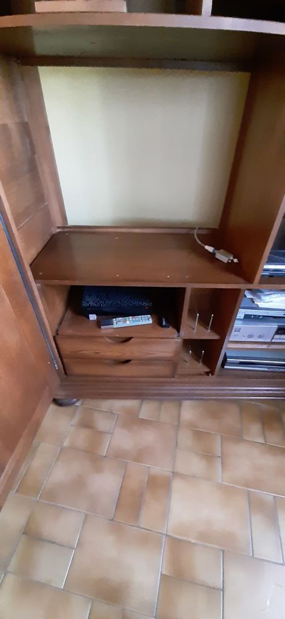 ARMOIRE VIDEO Meubles