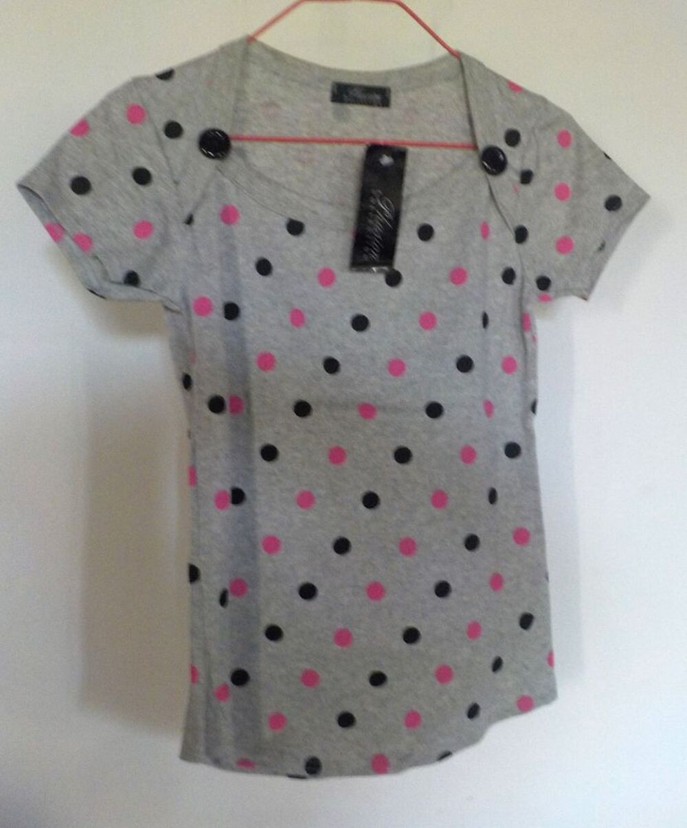 TEE-SHIRT GRIS A POIS NOIRS ET ROSES TU NEUF Vtements