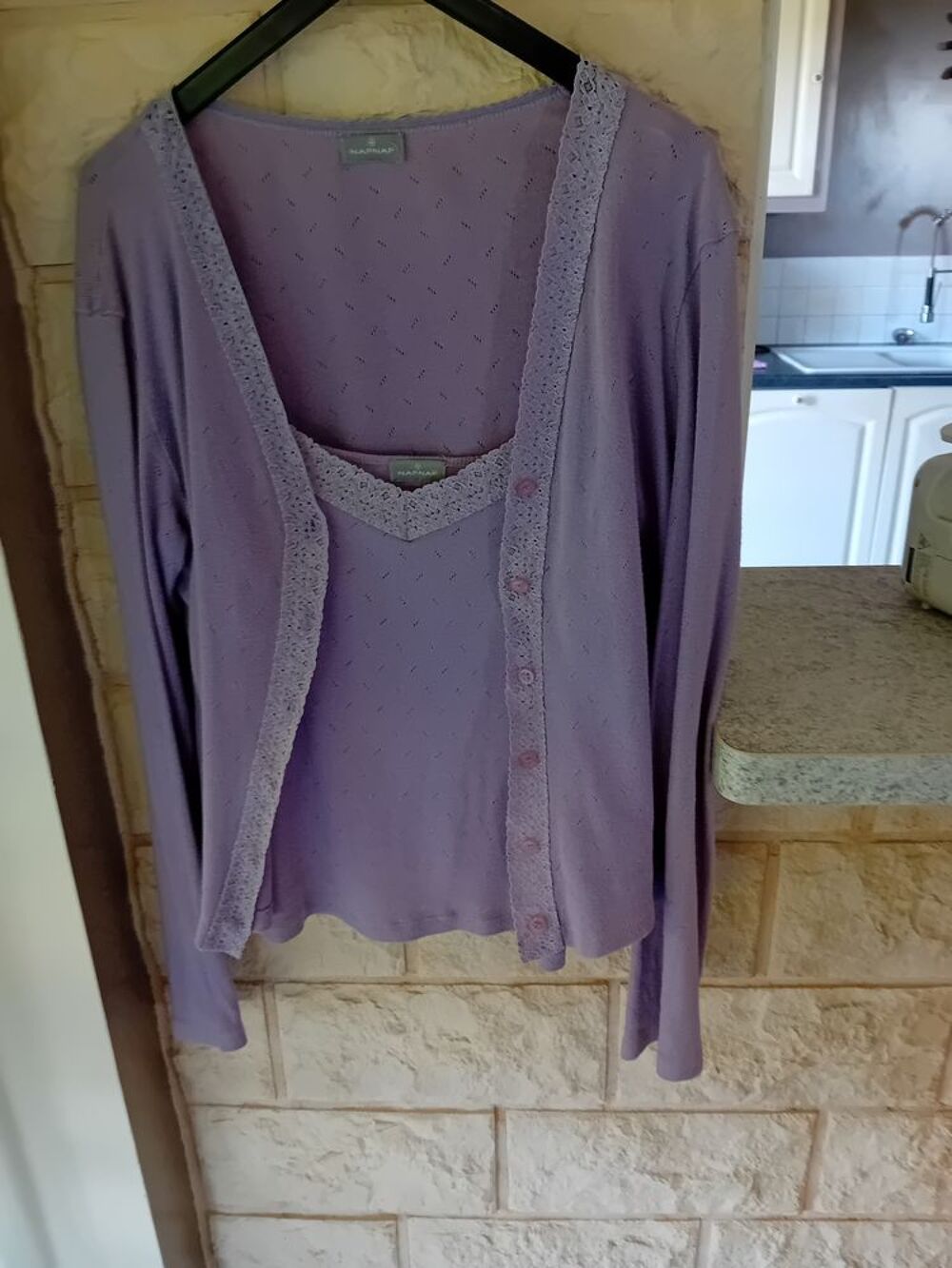 V&ecirc;tements femme, sacs et sandales Vêtements