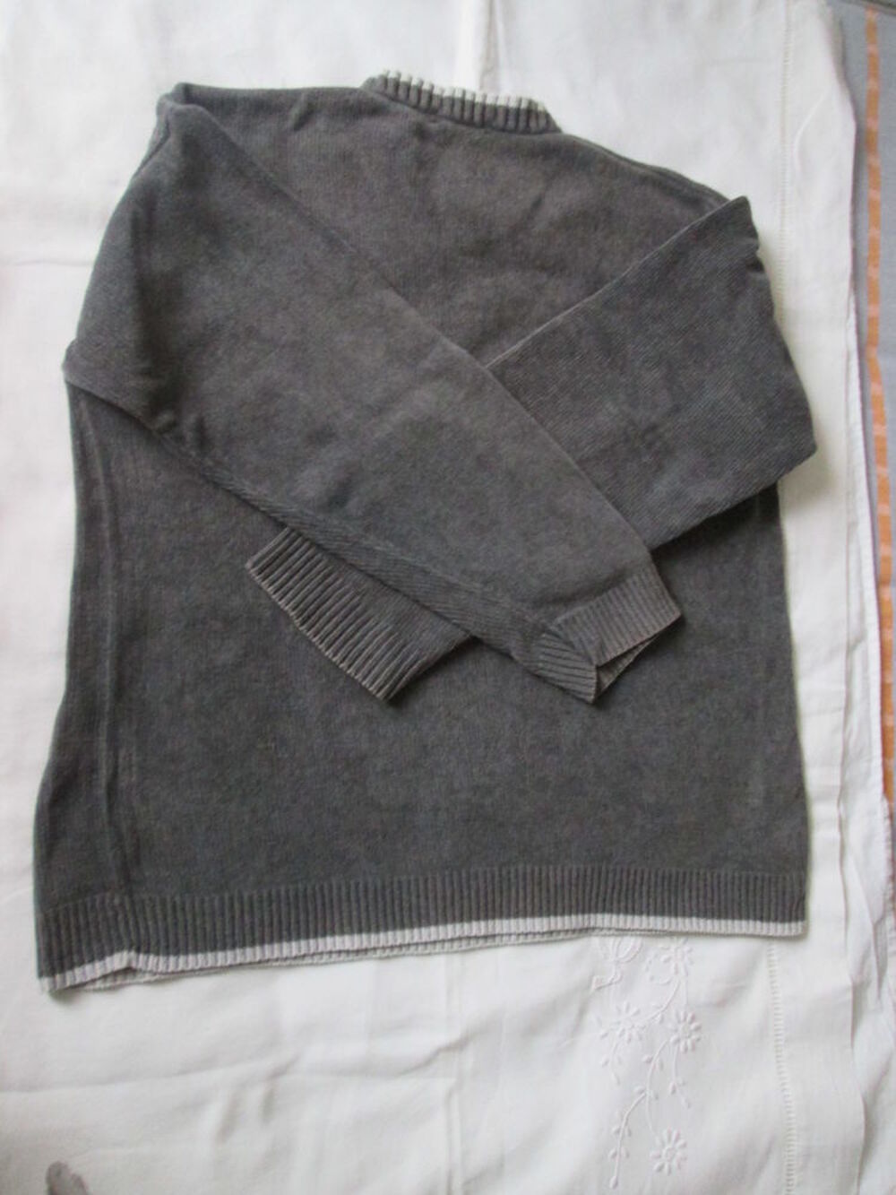 Pull homme velours col V taille L Vêtements