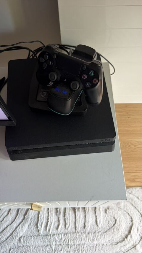PS4 + 4 manettes + 14 jeux €  Pack complet €  400 400 Sannois (95)