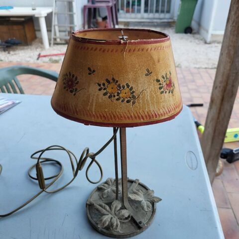 très belle lampe en fer forgé ancienne année 30 50 La Farlède (83)