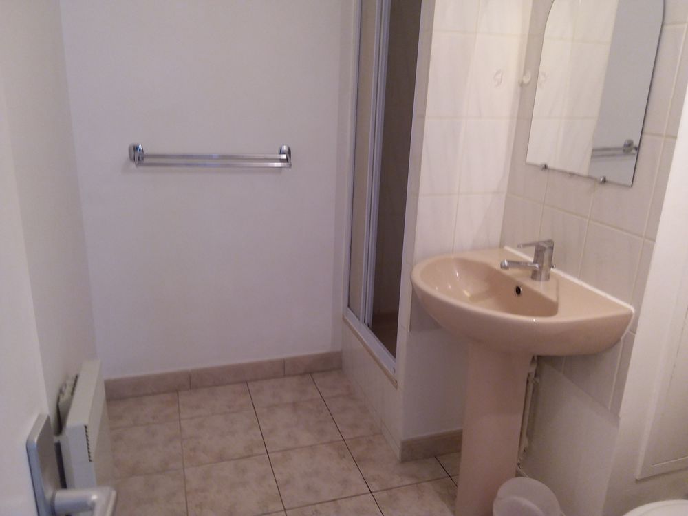 Location Appartement Studio de 32 m2 Tours La Riche face fac médecine La riche