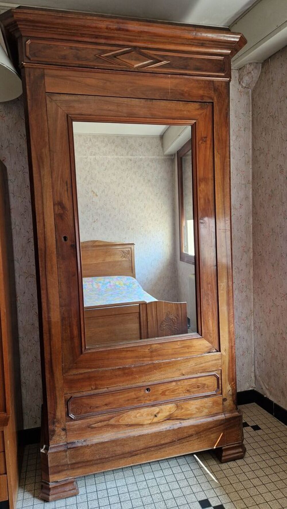Armoire ancienne en bois massif style Louis Philippe Meubles