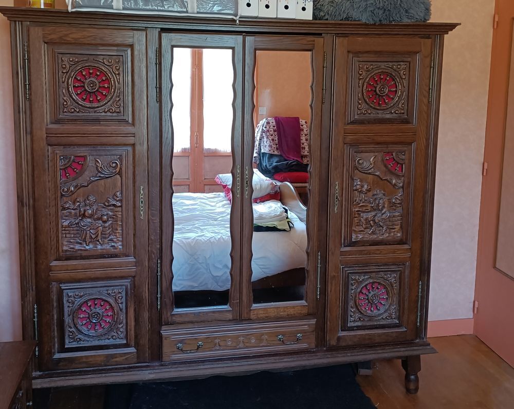 3 Armoires anciennes 
2 portes avec penderies Meubles