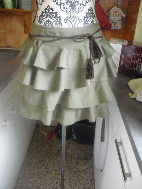 JUPE A VOLANTS kaki avec sa ceinture NEUVE TAILLE 36 6 Lyon 5 (69)