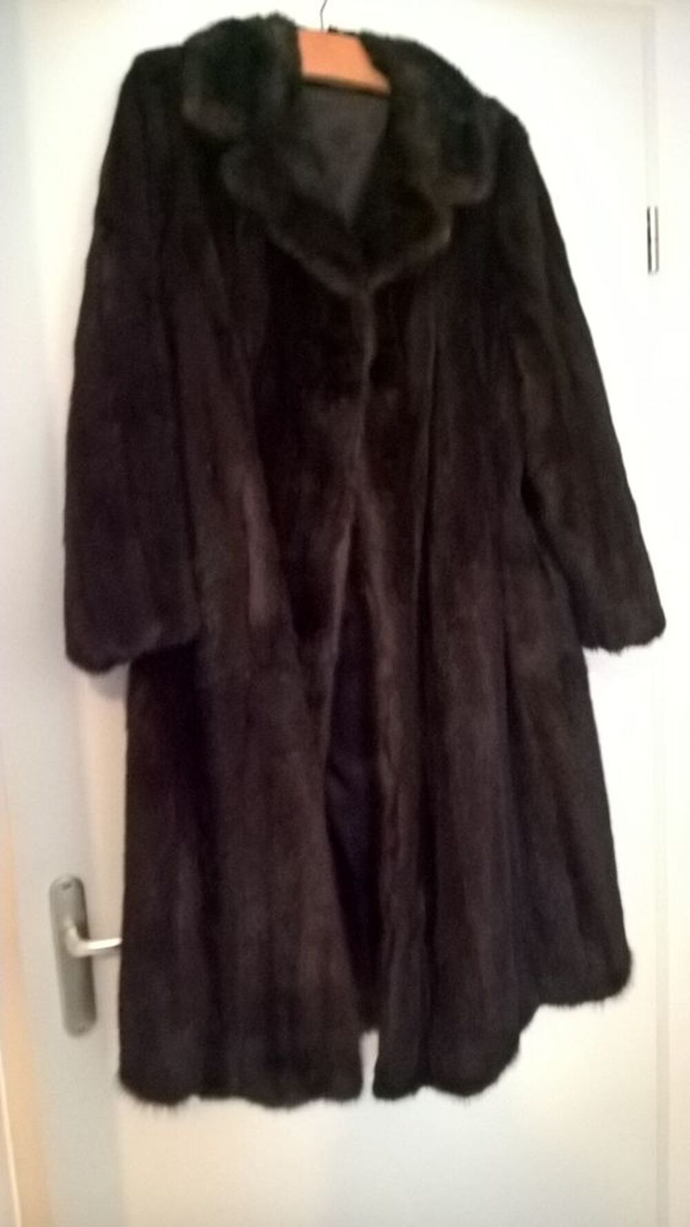 MANTEAU LONG DE VISON VERITABLE PLEINE PEAU
Vêtements