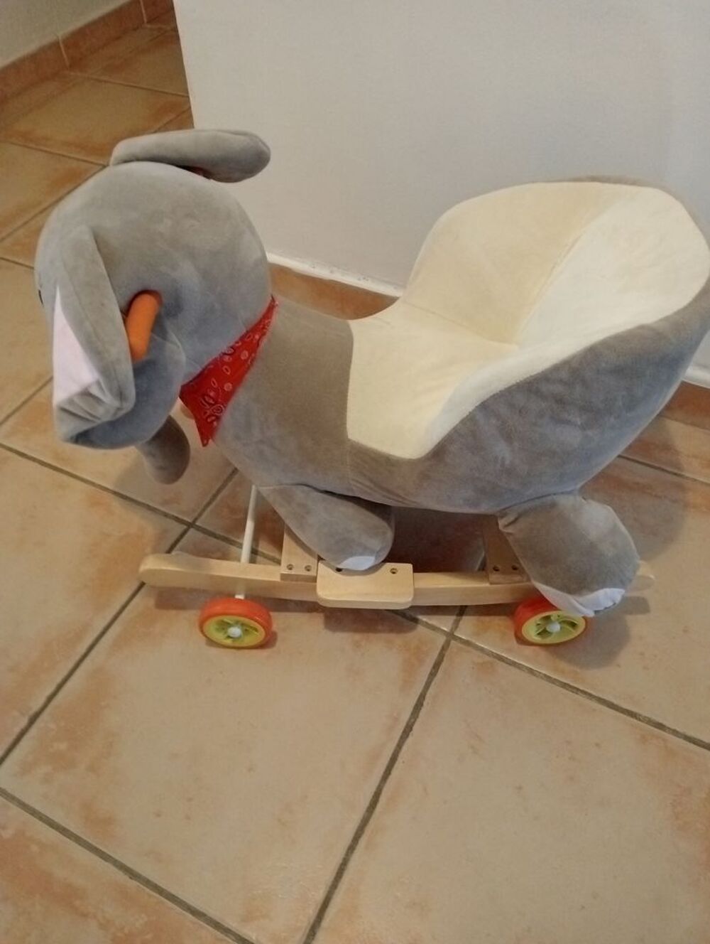 &Eacute;l&eacute;phant a bascule et roulette Puériculture