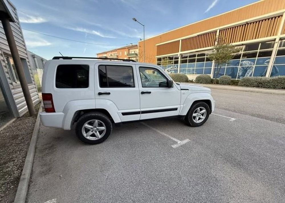 Cherokee CHEROKEE 2.8 CRD 200 cv SPORT EURO 5 2013 occasion 83830 Bargemon