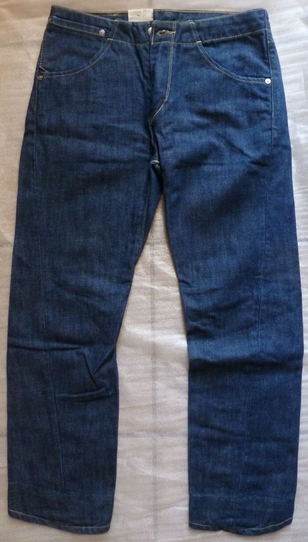 pantalon Levi's coutures tournantes, Vêtements