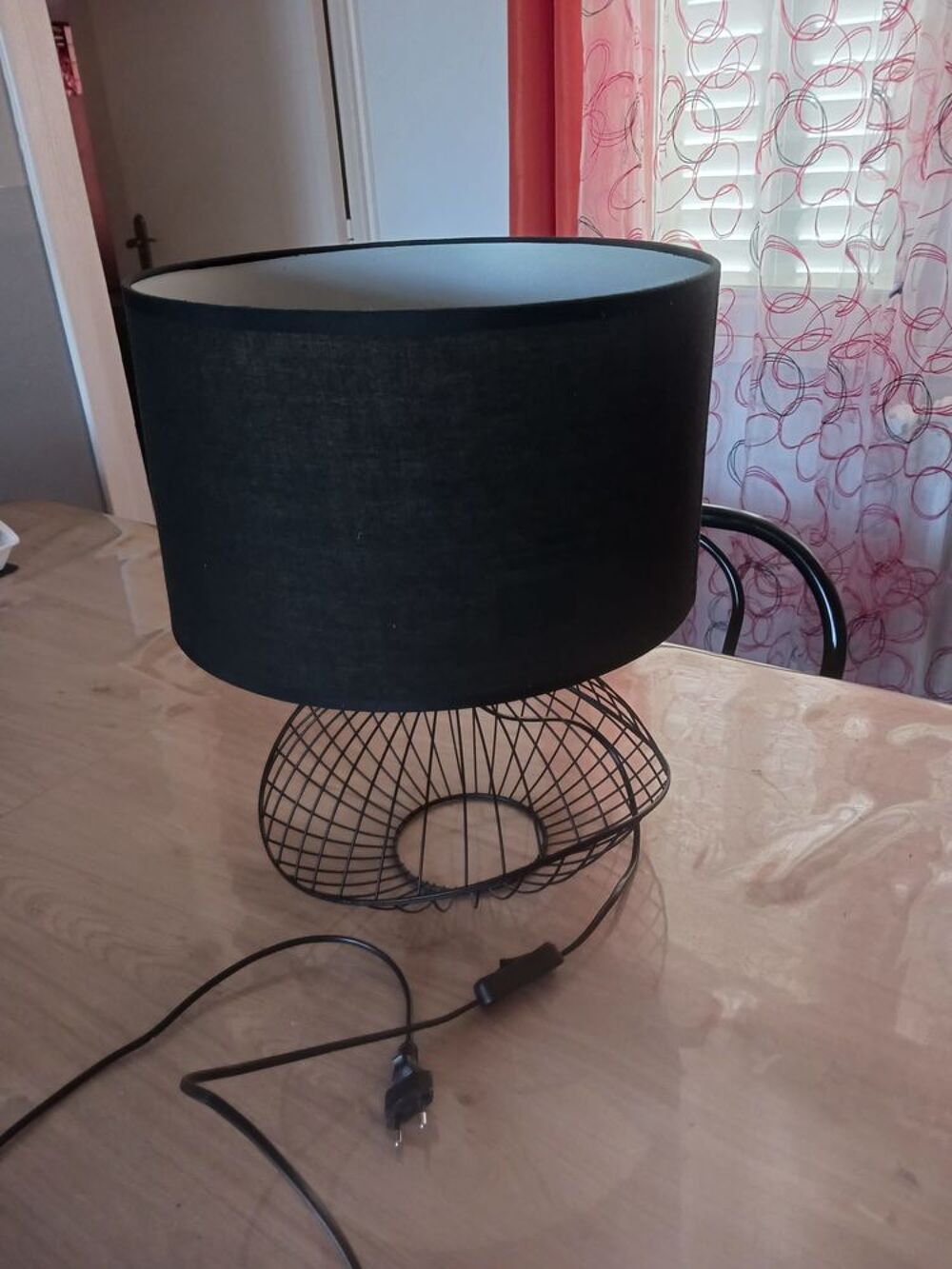 Lampe moderne m&eacute;tal noir ? 20€ Décoration