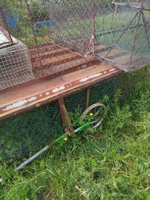 1 cage que l on peut bouger 50 01500 Saint-denis-en-bugey