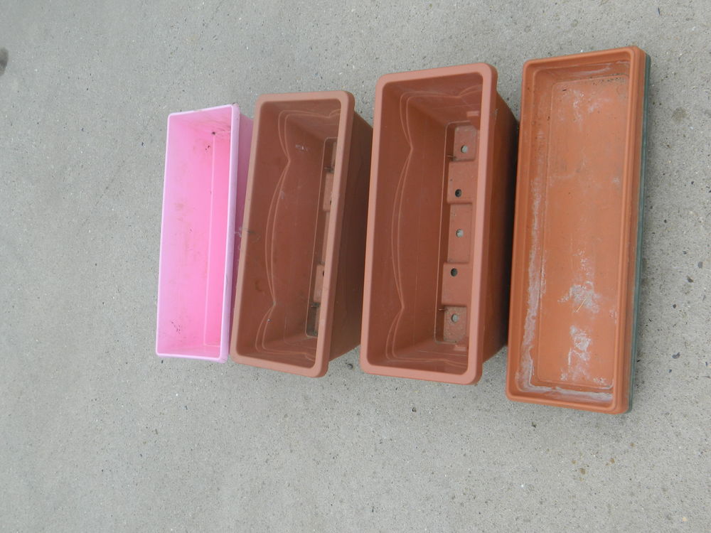 JARDINIERES EN PLASTIQUE AVEC SOUCOUPES Jardin