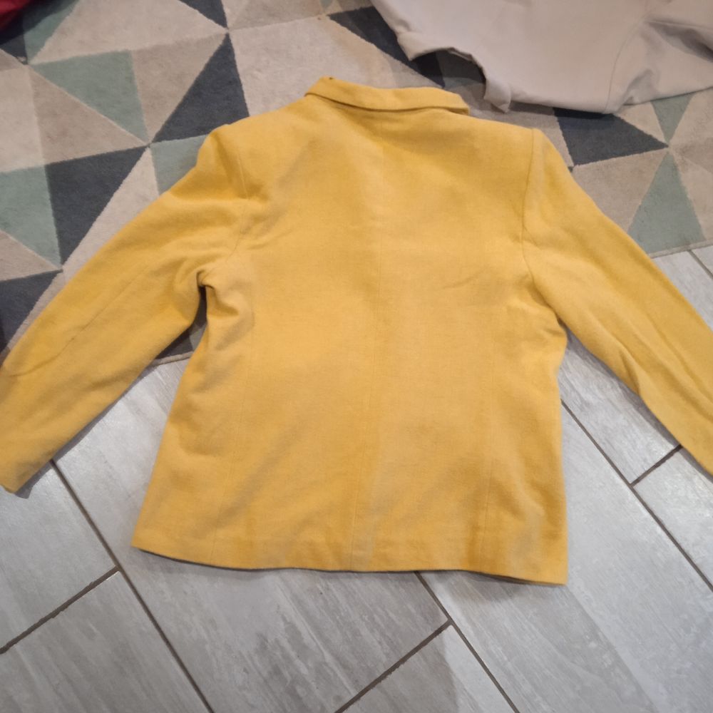 Veste tailleur moutarde taille 44, 45 % polyester, 20 % lain Vêtements