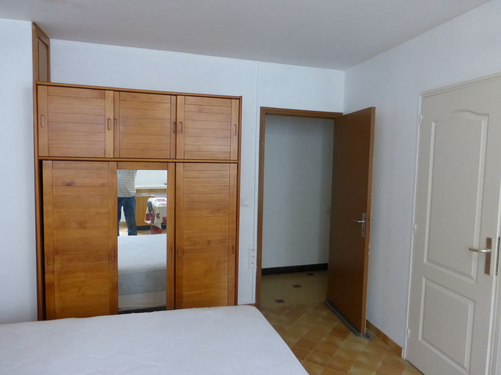 Location Appartement studio meublé de 25m lumineux deux fenêtres centre privas Privas