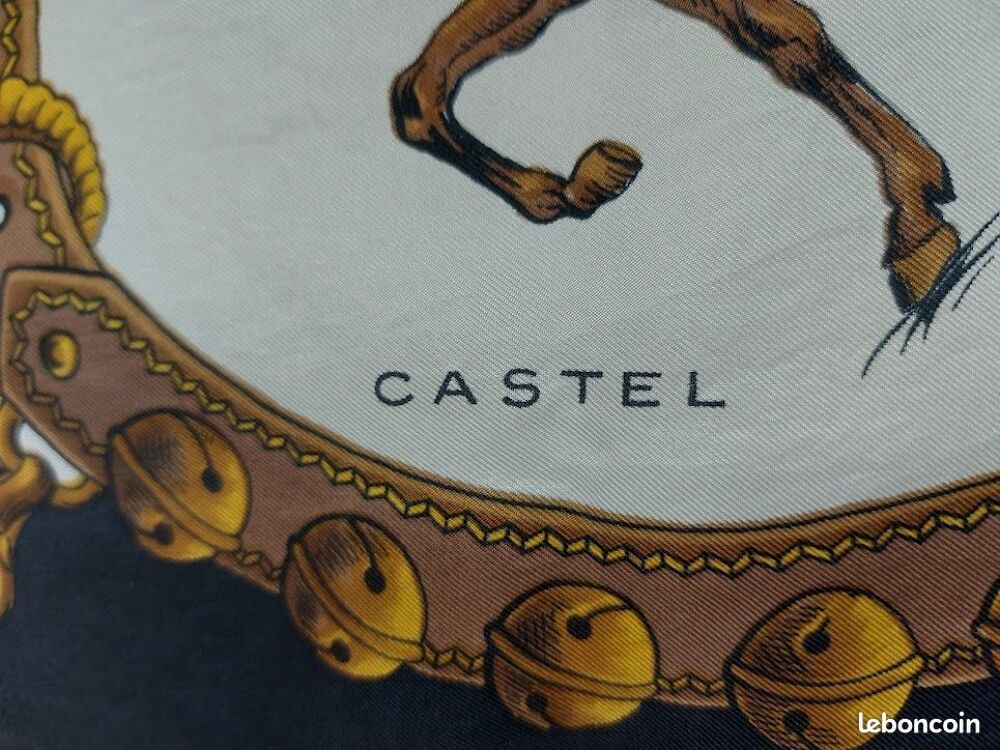 Castel Foulard Soie Fond Ivoire Bord Noir Chevaux de Parade Vêtements