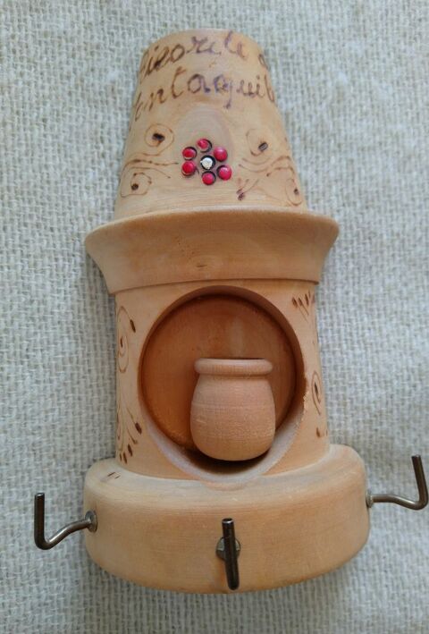 Joli porte-cl�s mural d�coratif en bois clair. 9 La Courneuve (93)