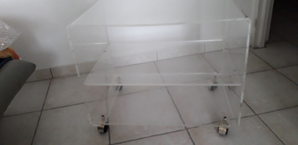 Table basse roulettes plexiglass Meubles