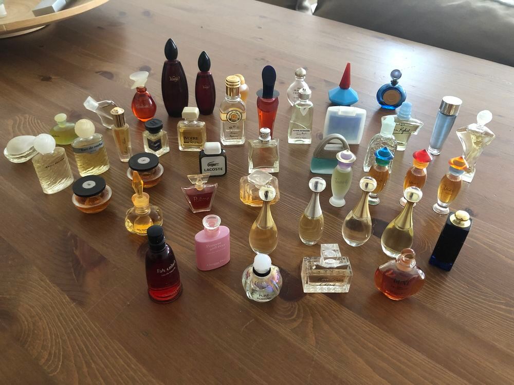 Lot de miniatures de parfums 