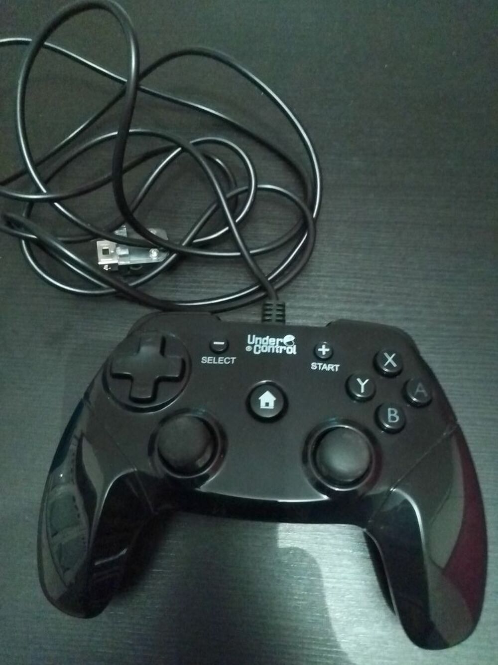 Manette filaire wii Consoles et jeux vidos