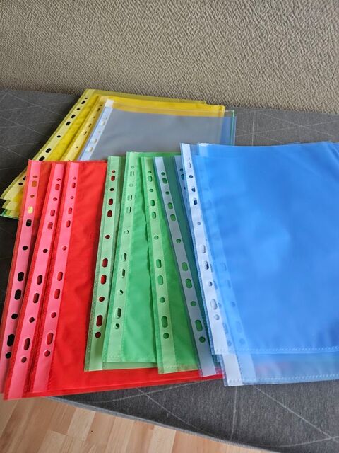 55 poch. plastique neuves+6 intercalaires 4 Villars (42)