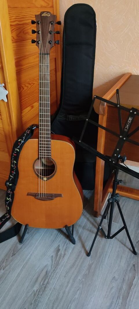 Guitare LAG + accessoires 180 La Chapelle-d'Armentires (59)
