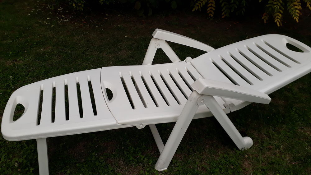 BAIN DE SOLEIL AVEC MATELAS Meubles