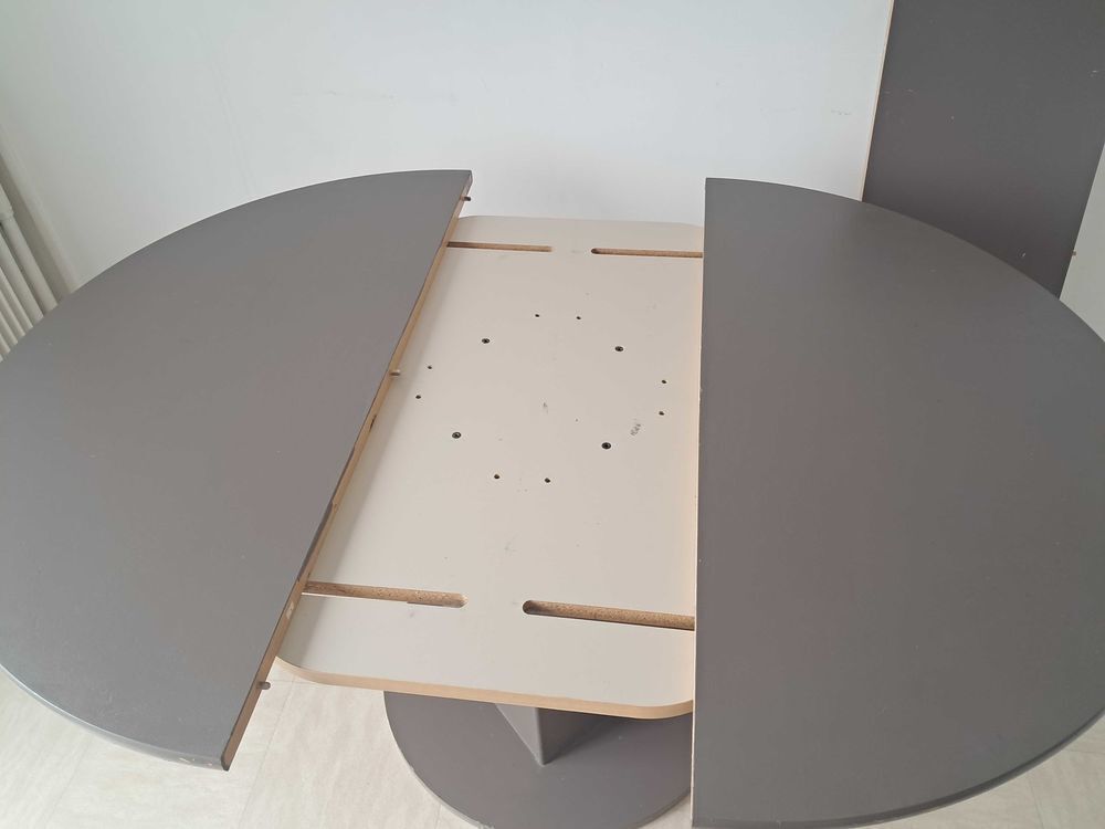 Table ronde avec rallonge et 4 chaises Meubles
