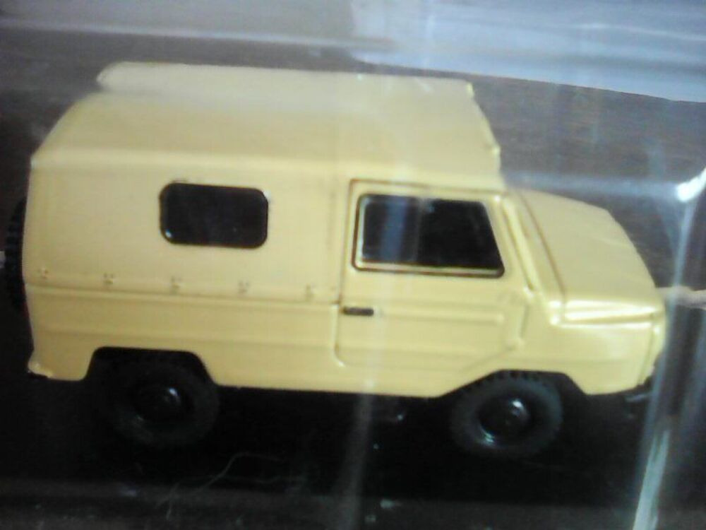 Camionnette Luaz 969 M 1/43 Mod&egrave;le r&eacute;duit 
