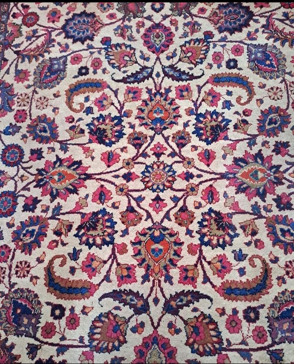 Tapis Persan antique sign&eacute; fait main en laine Décoration