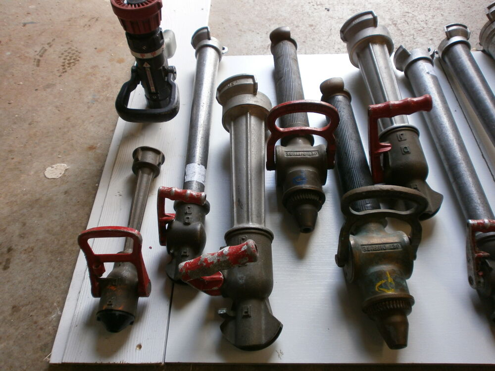 ANCIENNES LANCES DE POMPIERS 
