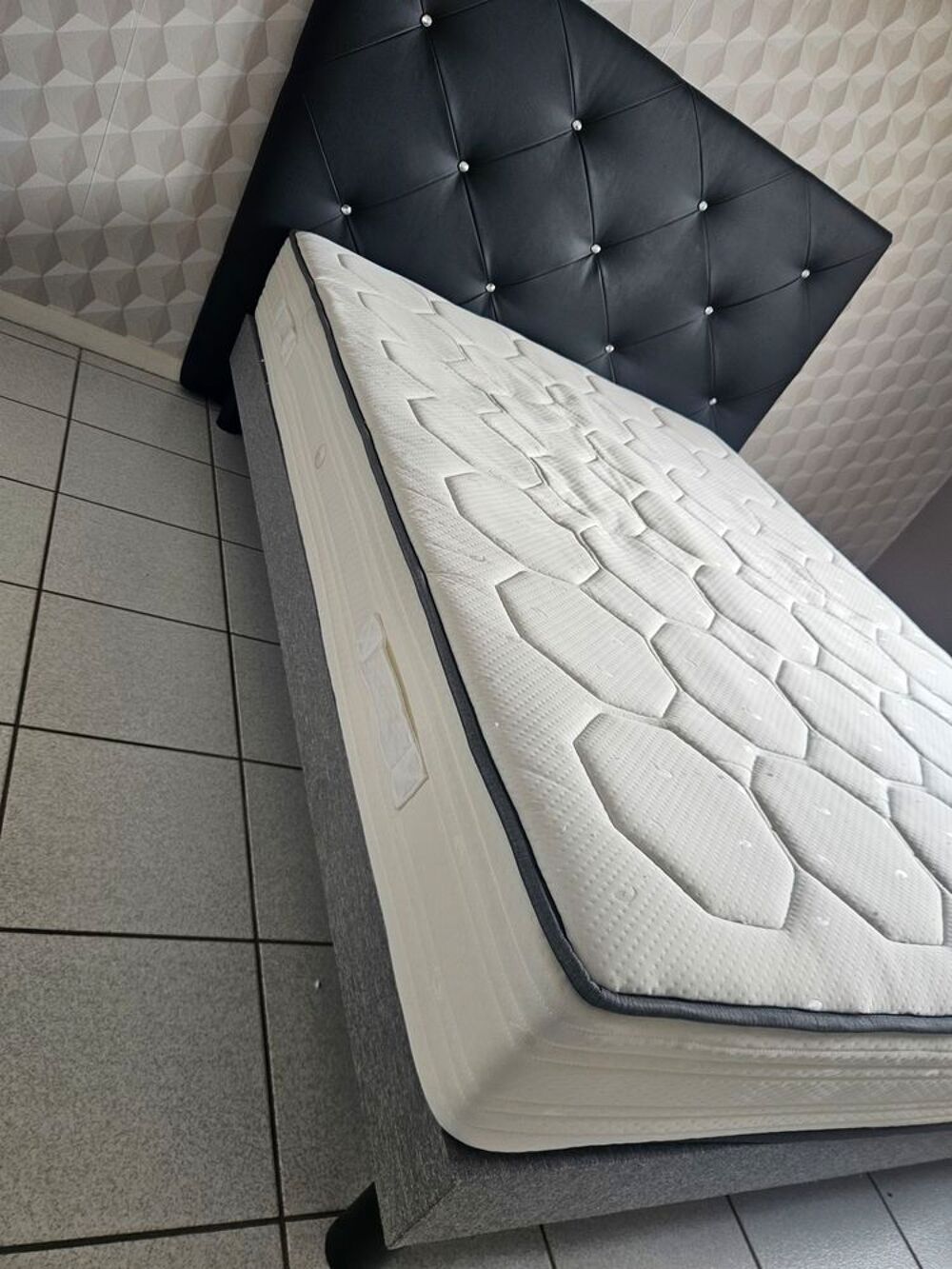 MATELAS MISTRAL 140&times;190 + sommier + pieds Meubles