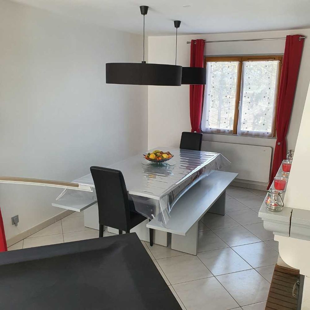 table de salle &agrave; manger + bancs Meubles