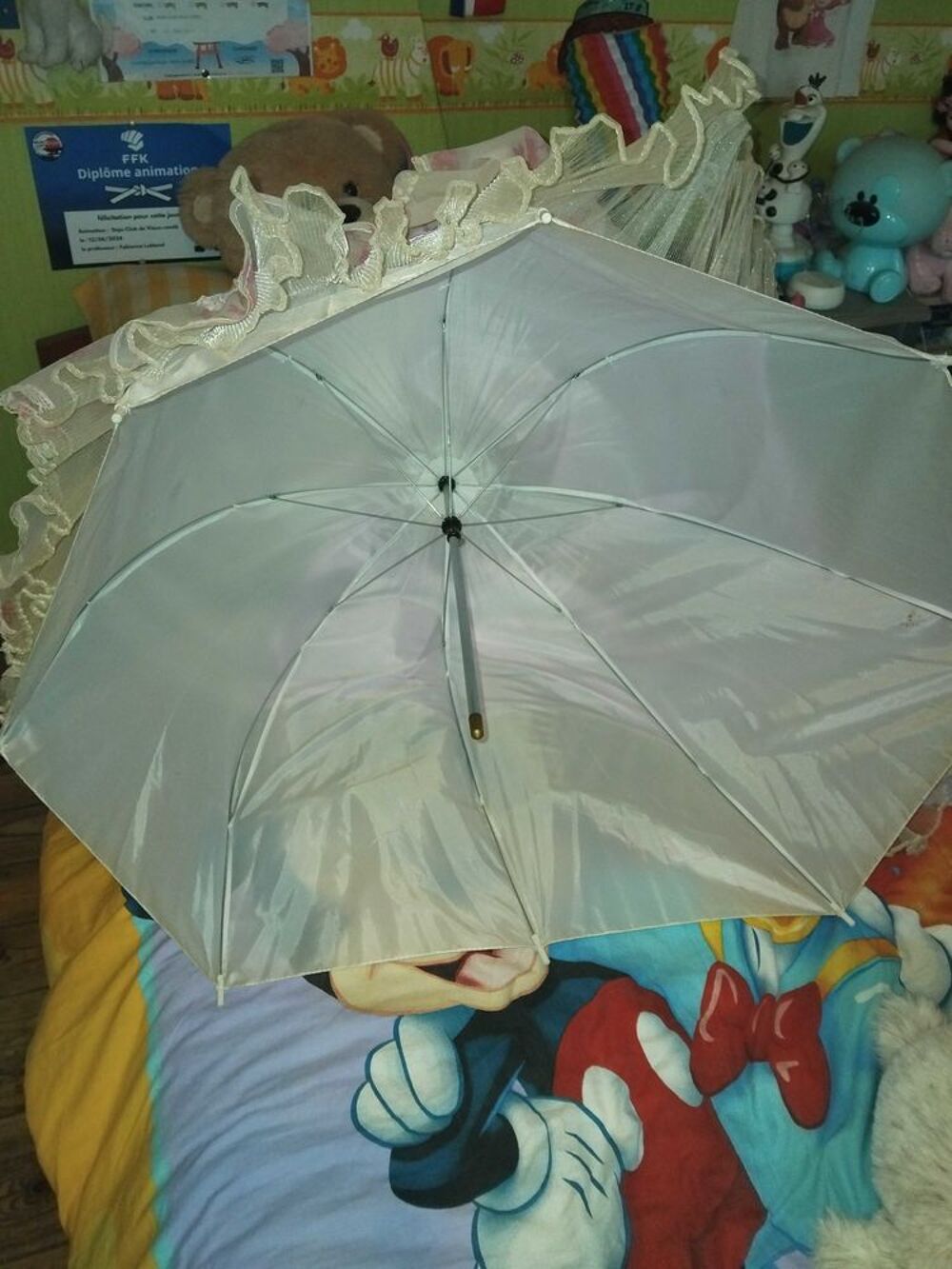 poup&eacute;e porcelaine parapluie 