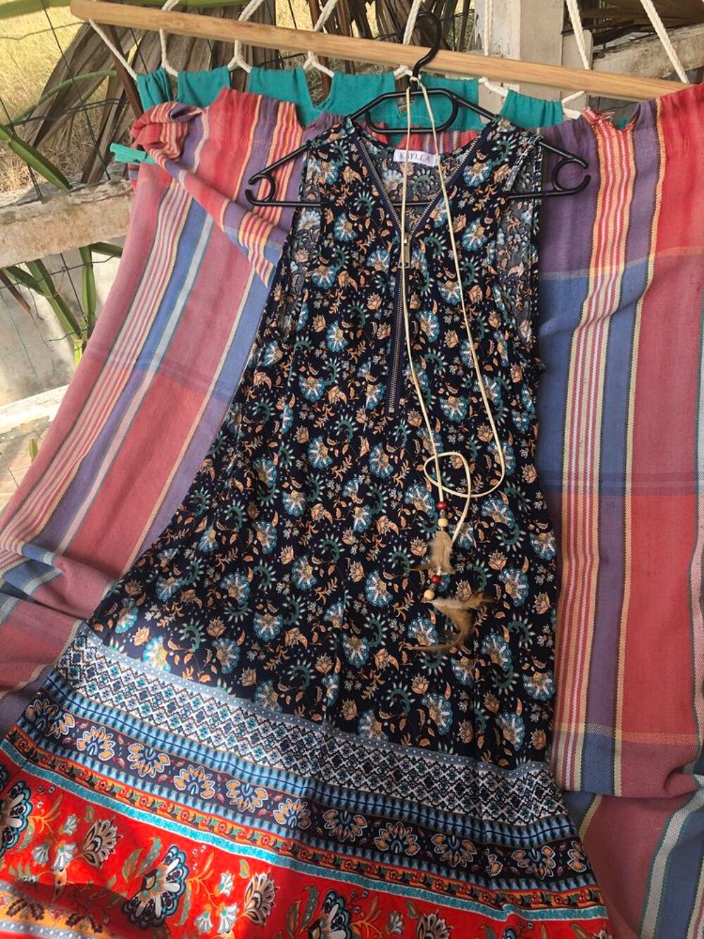 Lot 30 robes pour revente Vêtements